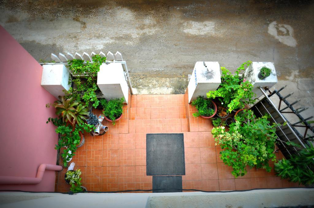 Blumarine Guest House Negombo Bagian luar foto