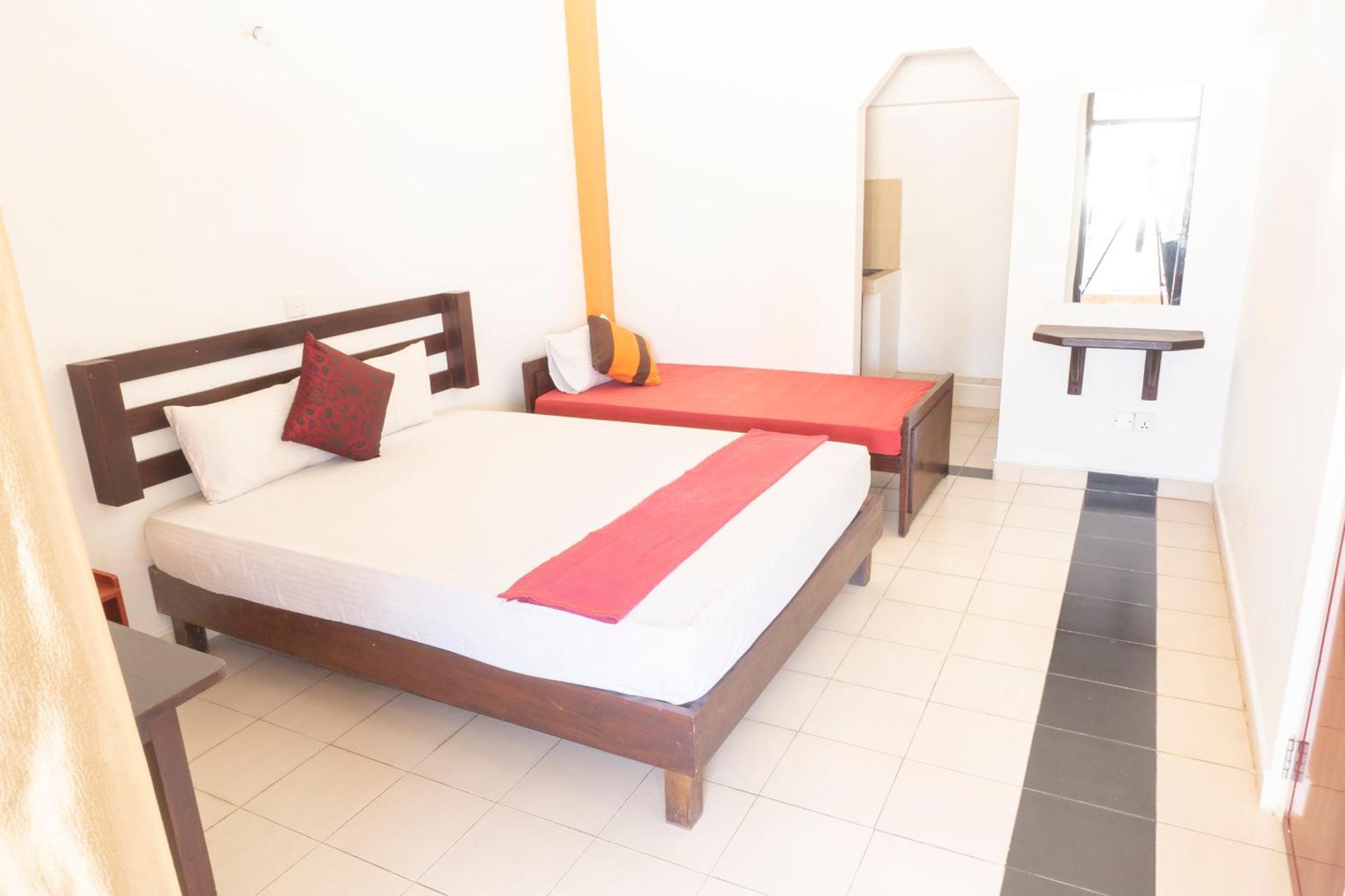 Blumarine Guest House Negombo Bagian luar foto