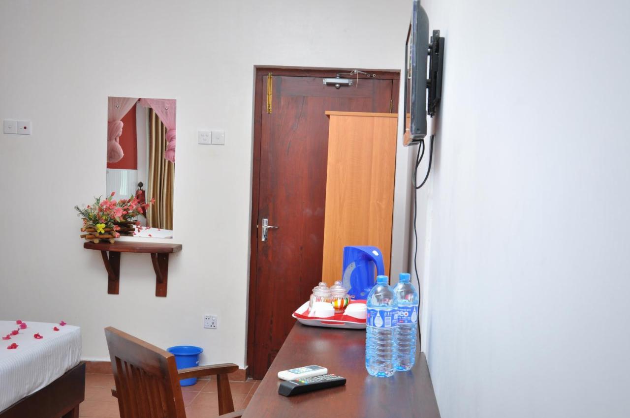 Blumarine Guest House Negombo Bagian luar foto