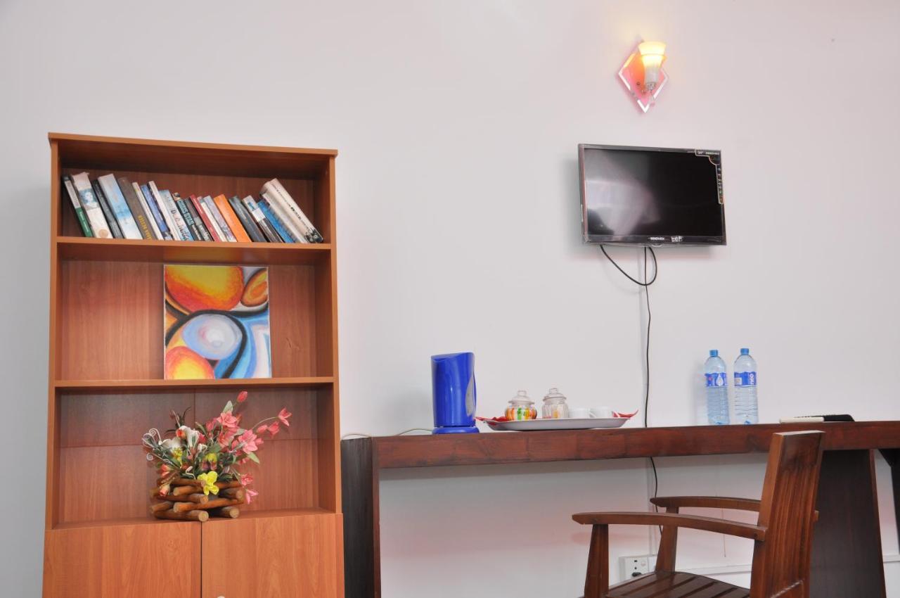 Blumarine Guest House Negombo Bagian luar foto